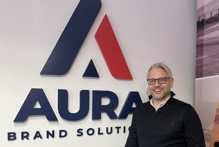 From Lost Days to “Fire and Forget”: How Aura Brands Automated Client Reporting and Transformed the Factory Floor